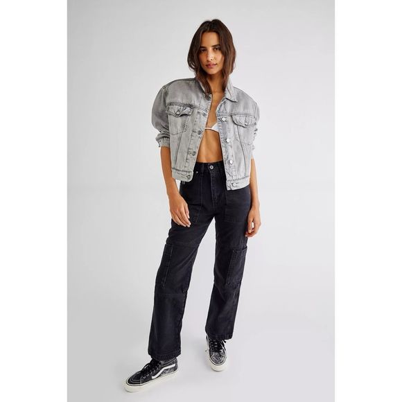 Free People x CLOSED Elin Cropped Organic Cotton Denim Trucker Jacket - Picture 2 of 12